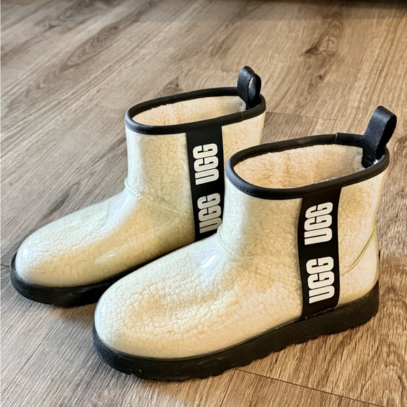 UGG Shoes - UGG classic clear Cream Shearling Short Boots with Black Trim size 7 EU 38